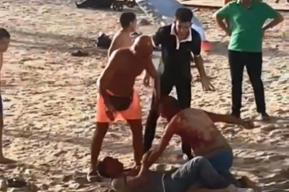 Plajda laf atma sebebiyle birbirlerini bıçakladılar