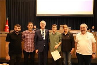 Bursa'da İnegöl'ün başarılı gençleri mecliste ağırlandı