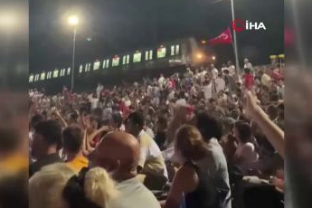 Marmaray makinisti maç heyecanına treni durdurarak katıldı