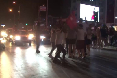 Türkiye çeyrek finale yükseldi, Bursa sokaklara aktı