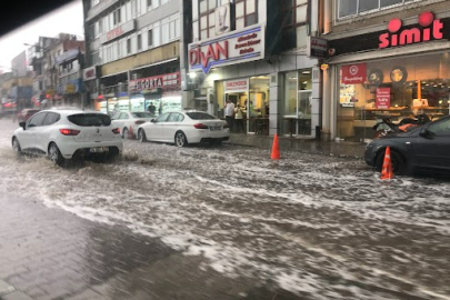 Bursa'da cadde ve sokaklar göle döndü