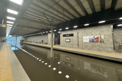 Bursa'da metroyu su bastı