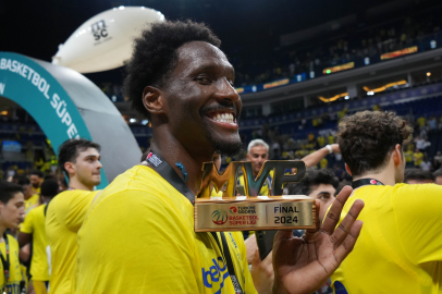 Fenerbahçe Beko, Nigel Hayes-Davis ile sözleşme yeniledi