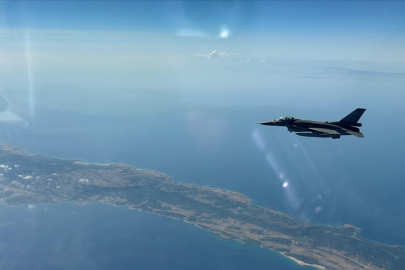 Hava Kuvvetleri Komutanlığına ait uçaklardan Kıbrıs Adası'nın güneyinde eğitim uçuşu