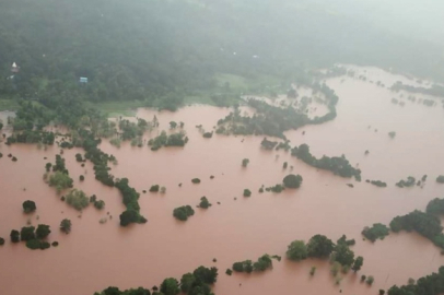 Hindistan'da aşırı yağışlar nedeniyle meydana gelen selde ölü sayısı 48'e çıktı!