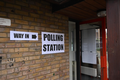 İngiltere'de halk sandık başında! Oy kullanma işlemi başladı
