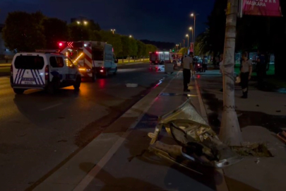 İstanbul Kartal'da kontrolden çıkan araç elektrik direğine çarptı