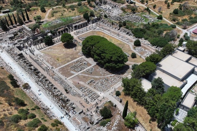 Efes Antik Kenti'nin Koressos Kapısı gün yüzüne çıkacak