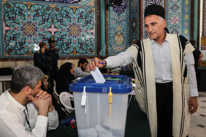 İran'da seçimlerin ikinci turu için oy verme süreci başladı