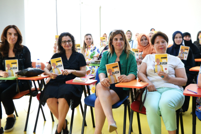  ‘Kadın Yazarıyla Buluşuyor’ projesinde ilk kitap dağıtıldı