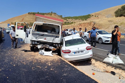 Adıyaman'da otomobil ve kamyon çarpışması sonucu 1 kişi hayatını kaybetti