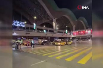 Ortalık savaş alanına döndü: Havalimanındaki taksici terörü kamerada!