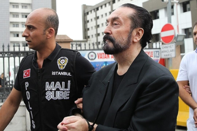 Adnan Oktar'a verilen hapis cezası onandı: Mahkemede kadın sanıklardan Oktar'a iltifat yağdı!