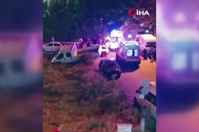 Bursa'da kontrolden çıkan araç park halindeki kamyonete çarptı: 3 yaralı