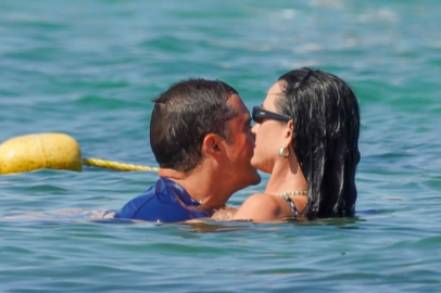 Katy Perry ve Orlando Bloom'dan denizde sevgi gösterisi