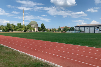 Kestel Belediyesi amatör futbolculara çim saha imkanı sunuyor