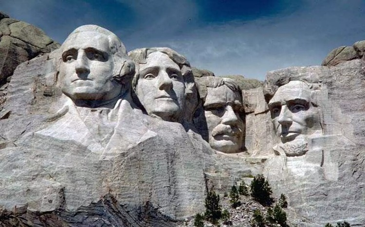 Amerika Birleşik Devletleri'nin Güney Dakota eyaletinde, ABD'nin 4 başkanın yer aldığı dev heykelden oluşan Rushmore Dağı Anıtı!