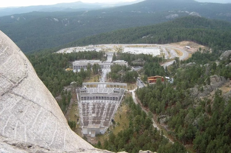 Peki, hiç Rushmore Dağı Anıtı'nda başkanların manzarasını merak etmiş miydiniz?