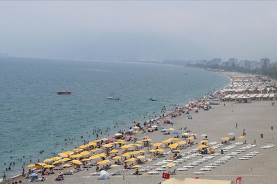 Antalya'da sıcak hava ve nem etkisini artırdı