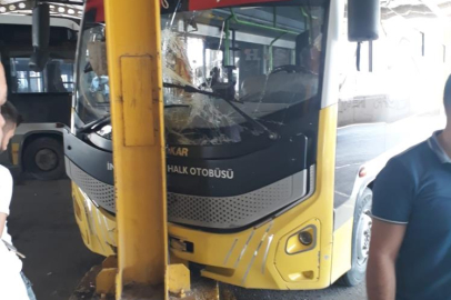Bursa'da park halindeki otobüs, hareket ederek şoförlere çarptı! 2 yaralı