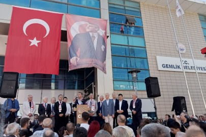 CHP lideri Özgür Özel Bursa'da: "Alinur Aktaş yemiş, hesabı Bozbey ödesin olmaz öyle iş"