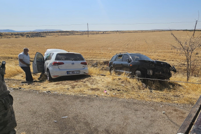 Gaziantep'te feci kaza! 2 araç kafa kafaya çarpıştı