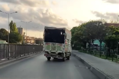 Riskli manevralarla yolu işgal eden plakasız kamyon tepki çekti