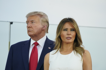 Donald Trump'tan eşine: Melania beni seviyor galiba