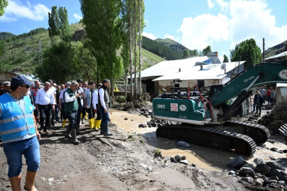 Oltu'da sel mahalleleri yıktı geçti