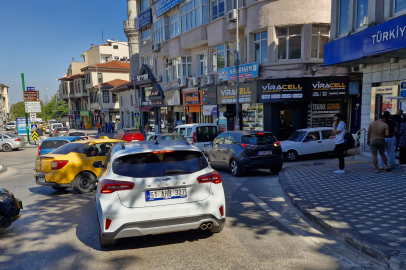 Bursa Çekirge Meydanı trafikle boğuşuyor