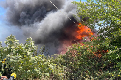Hatay'da bir inşaata ait depoda yangın çıktı