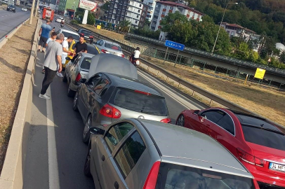 Zincirleme trafik kazası! 5 araç birbirine girdi