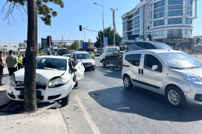 Başakşehir'de iki aracın karıştığı kazada 1'i ağır 4 kişi yaralandı