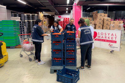 Beyoğlu Belediyesi 25 ton domatesi vatandaşlara ücretsiz olarak dağıttı