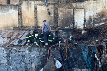 Diyarbakır’da odun deposunda çıkan yangın söndürüldü