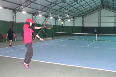 Mevlana Vadisi’ne kapalı tenis