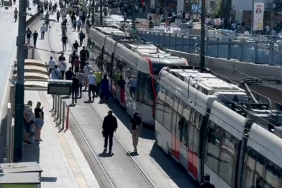 İstanbul'da sağanak seferleri etkiledi