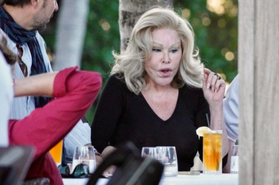 'Kedi kadın' Jocelyn Wildenstein yüzünün eski halini paylaştı