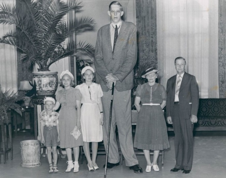 1- Robert Wadlow