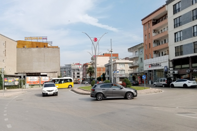 Tehlikeli kavşakta kazalar durmak bilmiyor