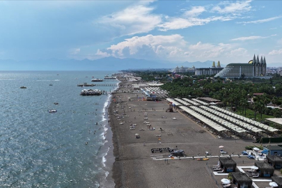 Antalya sahillerinde sıcak hava yoğunluğu sürüyor