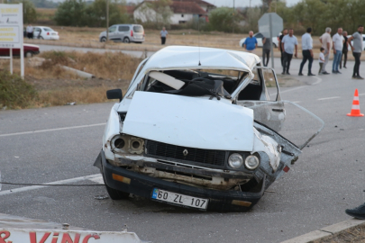 İki otomobilin çarpıştığı kazada 1 kişi öldü, 3 kişi yaralandı