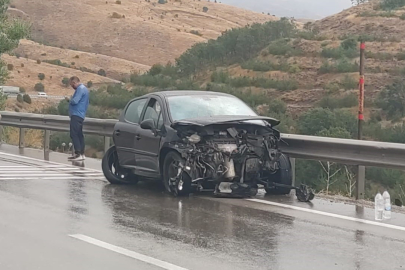 Erzurum'da kontrolden çıkan araç bariyerlere çarptı: 1 yaralı var