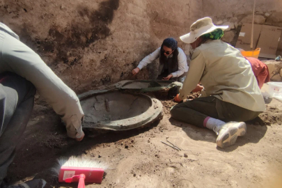 Ayanis Kalesi'nde 2 bin 700 yıllık 3 adet bronz kalkan bulundu