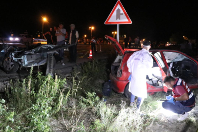 Burdur'da iki otomobil çarpıştı: 2 ölü, 3 yaralı