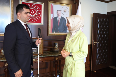 Türkiye'nin ilk görme engelli hakimi görevine başladı