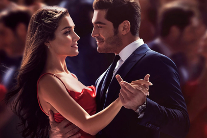 Hande Erçel ve Burak Deniz'in başarısı taçlandı