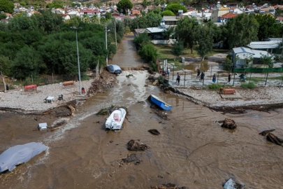 İzmir'i sağanak vurdu