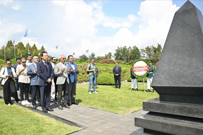 Bakan Uraloğlu, Güney Kore'deki Birleşmiş Milletler Anıt Mezarlığı'nı ziyaret etti