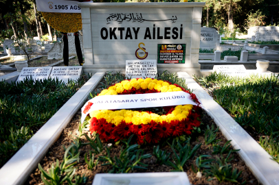 'Taçsız Kral' Metin Oktay kabri başında anıldı